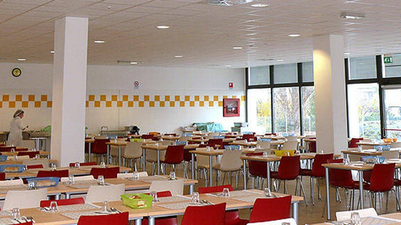 Capannori, mensa scolastica: refettorio vuoto dopo lo sciopero di Qualità & Servizi