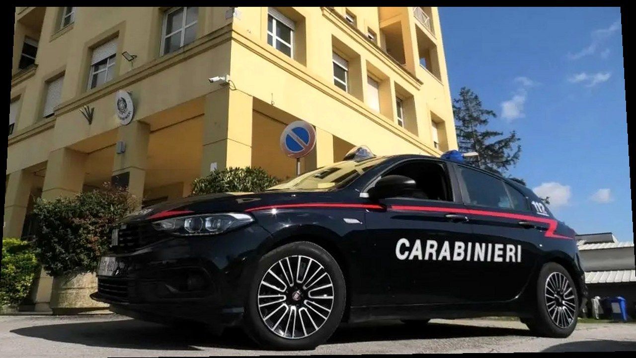 Carabinieri a Pietrasanta