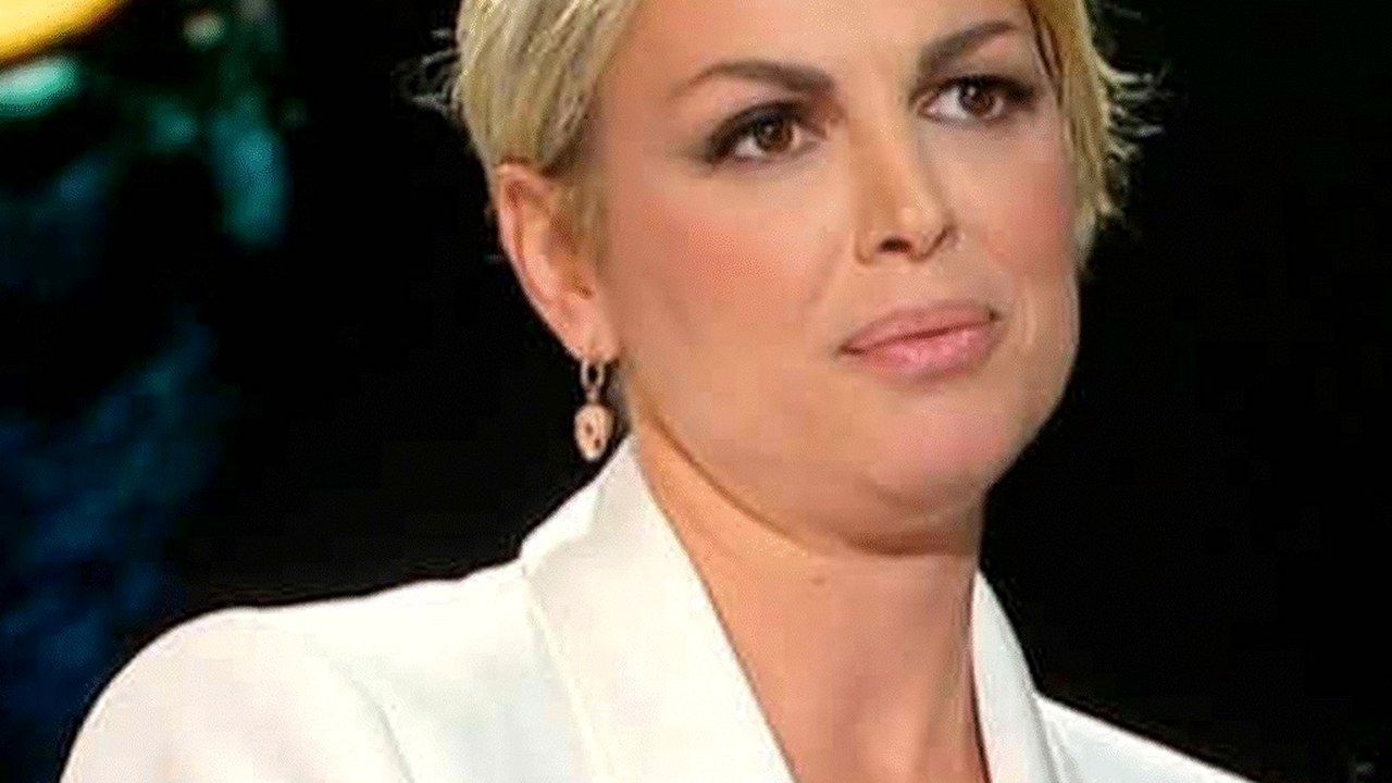 Francesca Pascale ospite a Storie al bivio Weekend