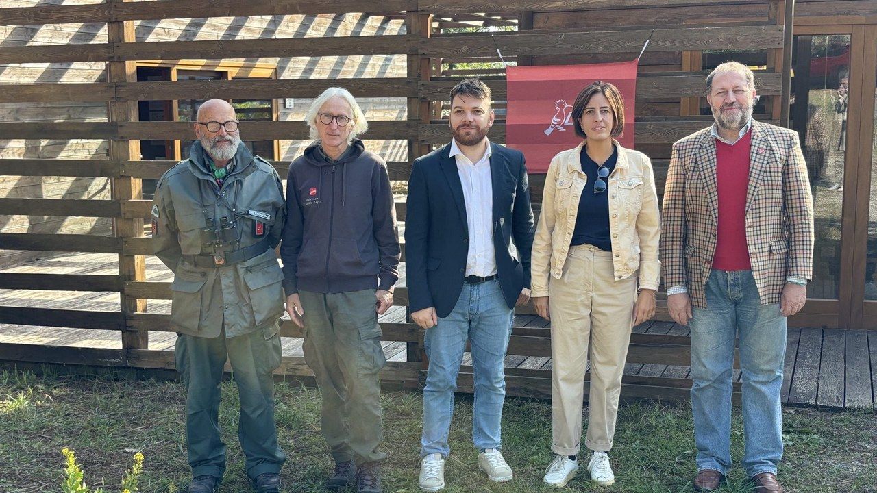 La conferenza stampa sulla nuova gestione Lipu davanti al Centro visite della Riserva naturale del Lago di Sibolla ad Altopascio
