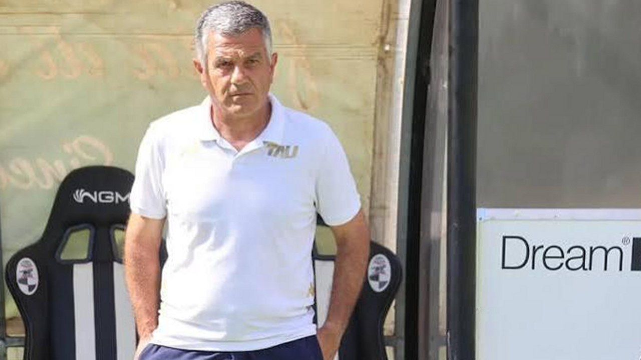 Il tecnico del Tau Calcio Altopascio Ivan Maraia a bordo campo (foto d'archivio)