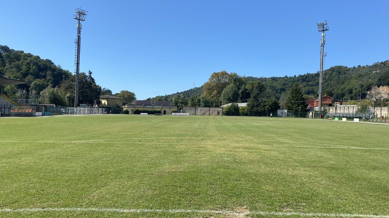 Camaiore, il campo dello stadio comunale: qui il 3 ottobre la lite sugli spalti durante Camaiore-Castelnuovo Garfagnana