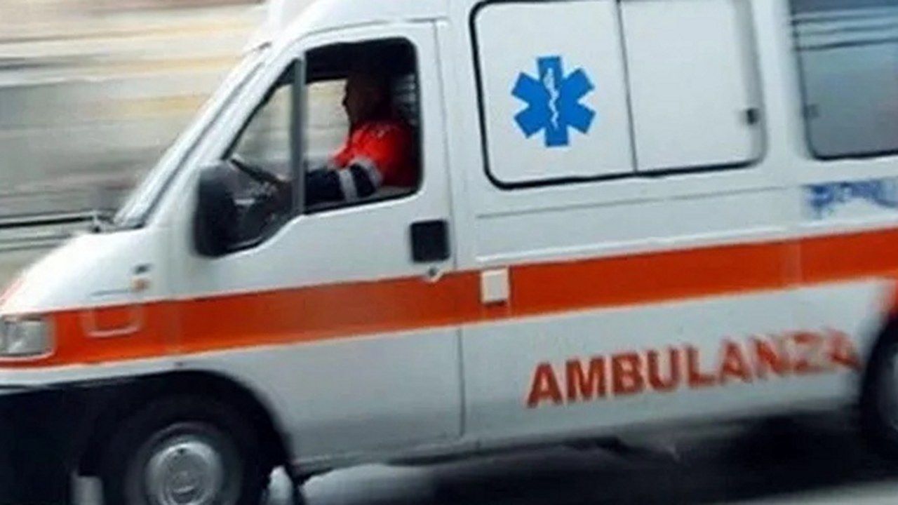 Un'ambulanza in corsa, immagine di repertorio