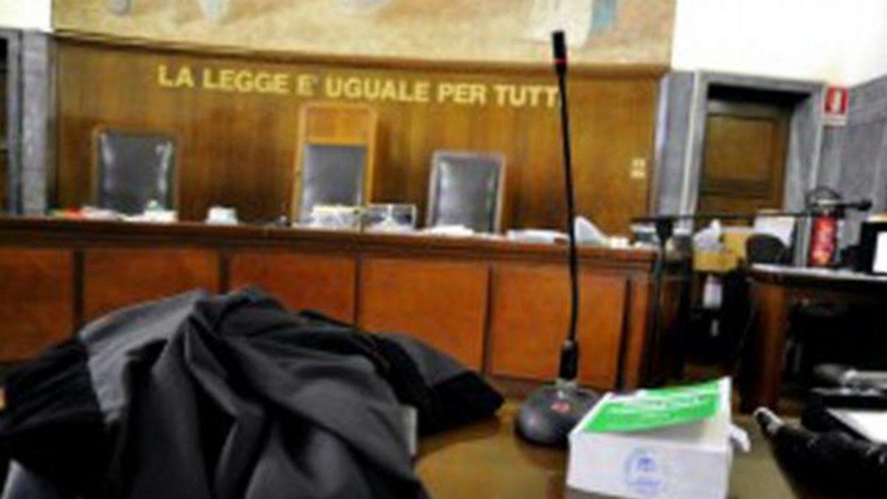 Un'aula di tribunale: a Lucca a processo in Corte d'Assise un operatore di una comunità per minori