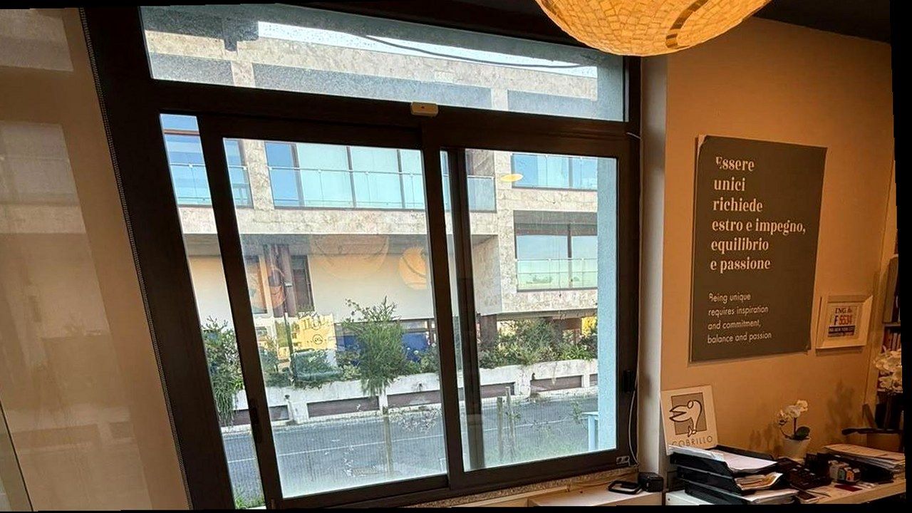 Interno di un’attività nella zona Mattonaia a Viareggio, teatro del raid notturno