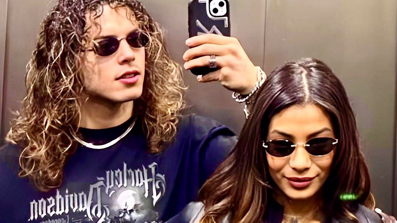 Yulia Bruschi e Luca Giglioli, detto Giglio, in un selfie allo specchio ai tempi della loro storia nata al Grande Fratello
